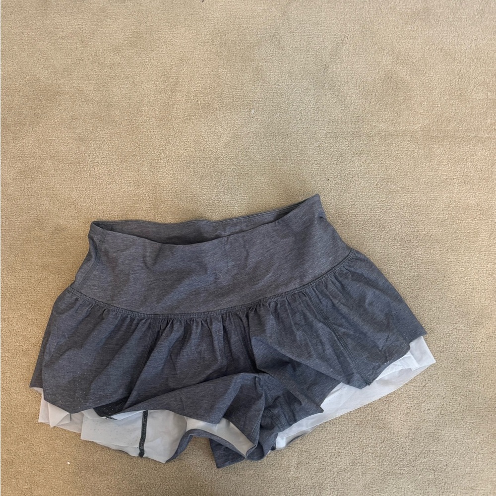 Lululemon skort!! Size 6! Has been worn but in great condition!!!